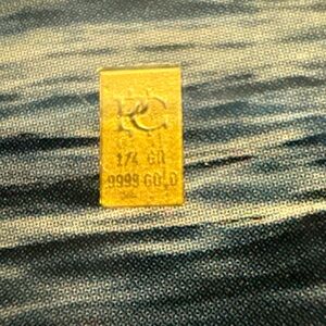 GOLD 1/4 grain .9999 on a 
Alligator Alcatraz Reptile Card